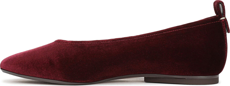 27 Edit Naturalizer Carla Flat - Women's