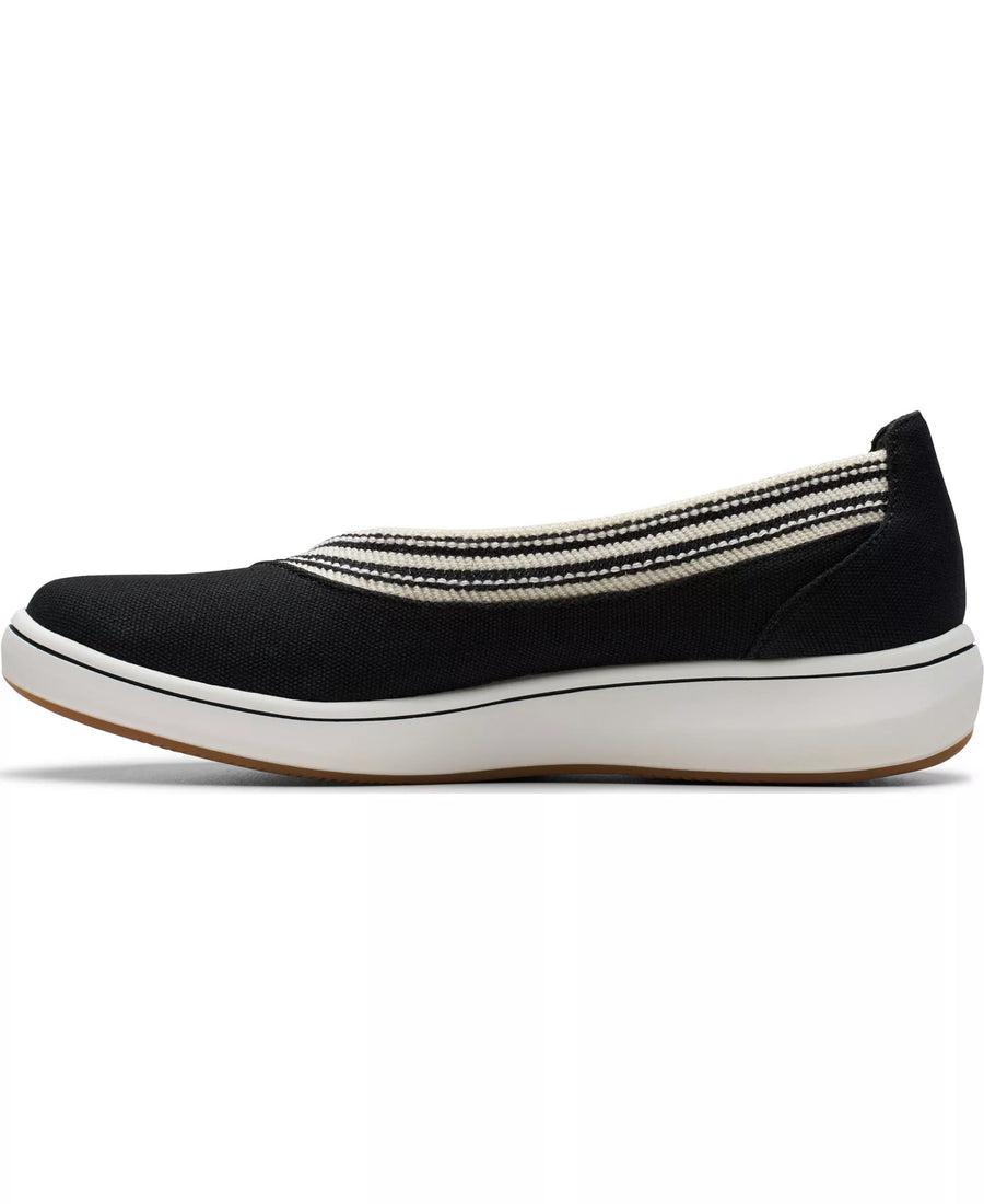 Clarks Women's Cloud Steppers Breeze Sky Air Closed Toe Shoes