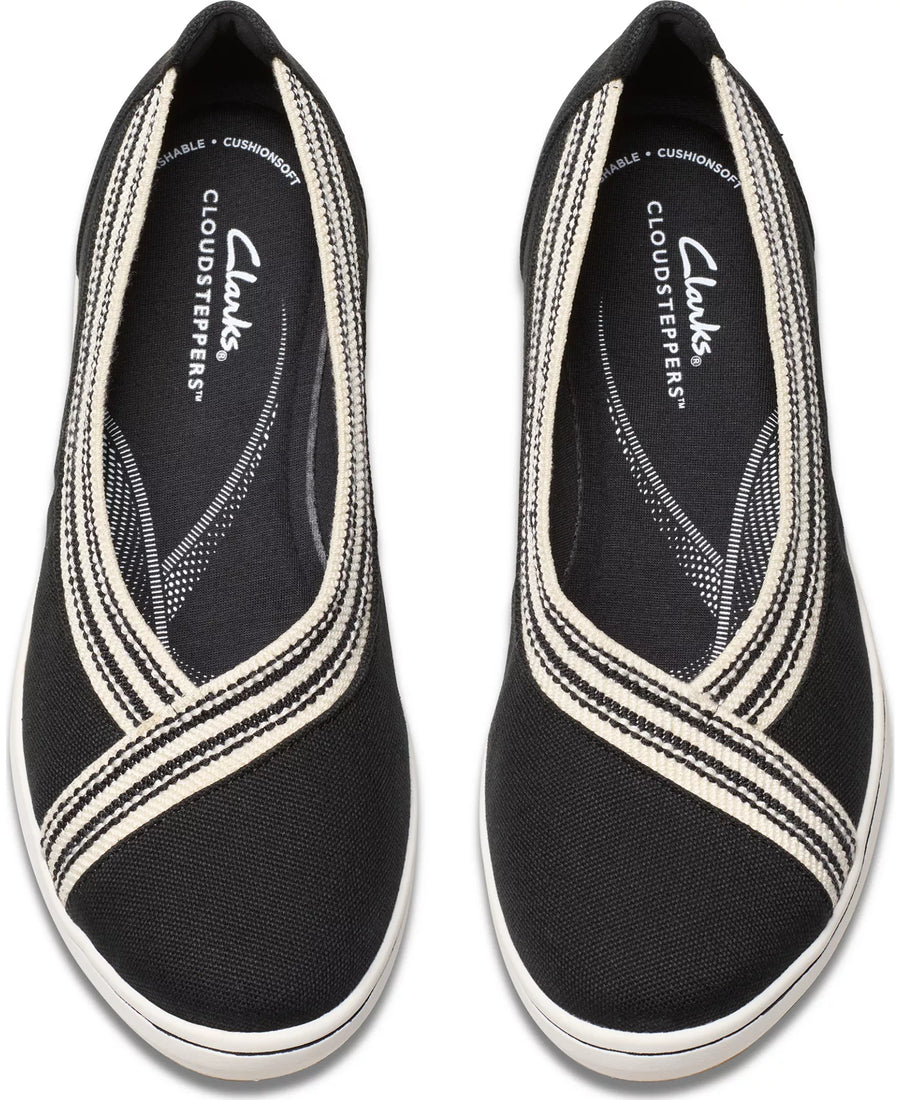 Clarks Women's Cloud Steppers Breeze Sky Air Closed Toe Shoes