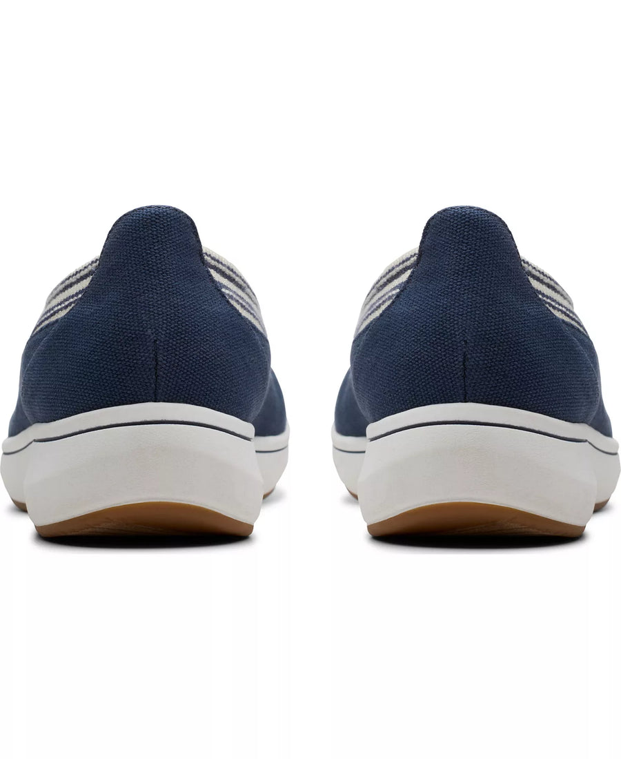Clarks Women's Cloud Steppers Breeze Sky Air Closed Toe Shoes