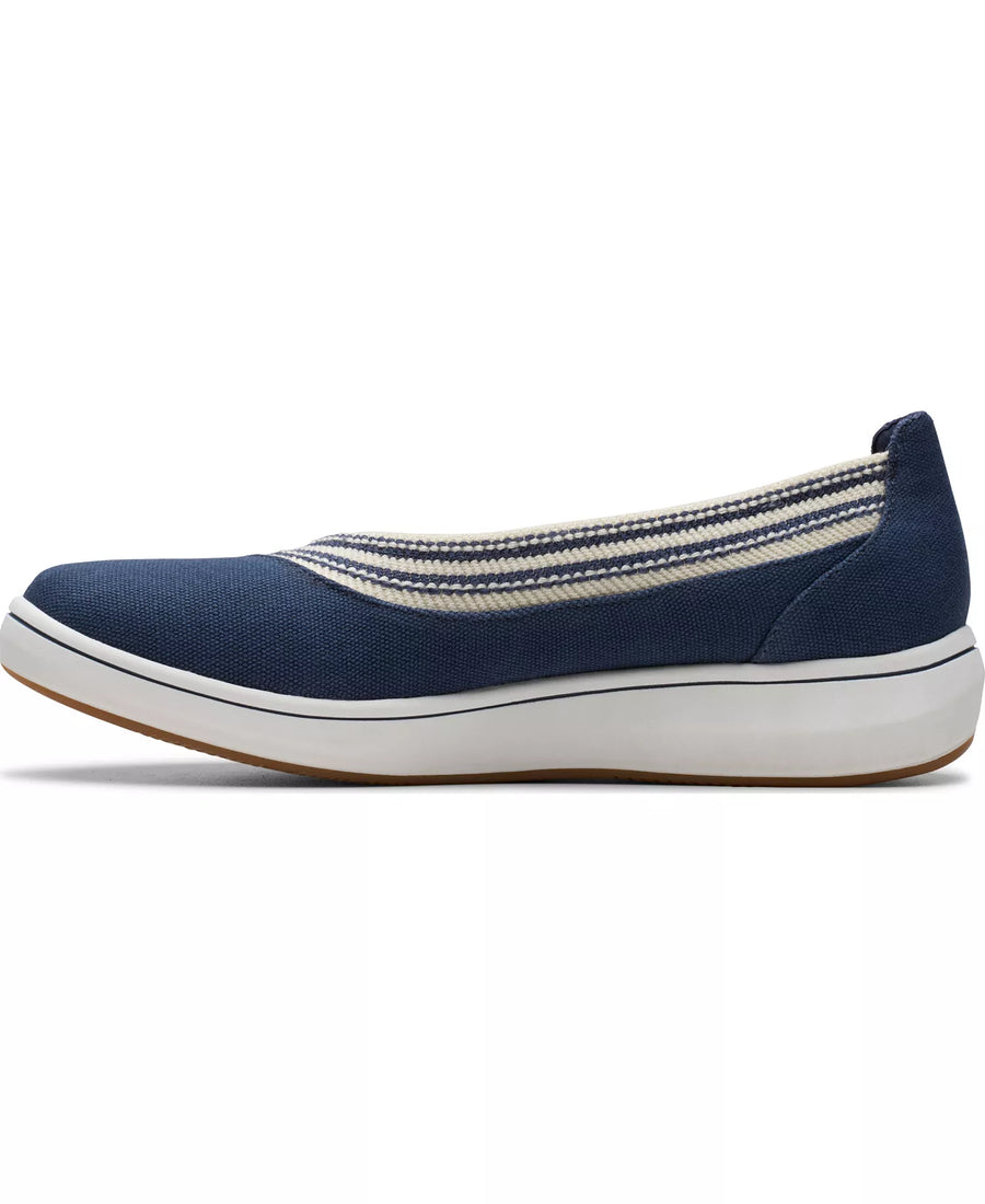 Clarks Women's Cloud Steppers Breeze Sky Air Closed Toe Shoes