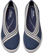 Clarks Women's Cloud Steppers Breeze Sky Air Closed Toe Shoes