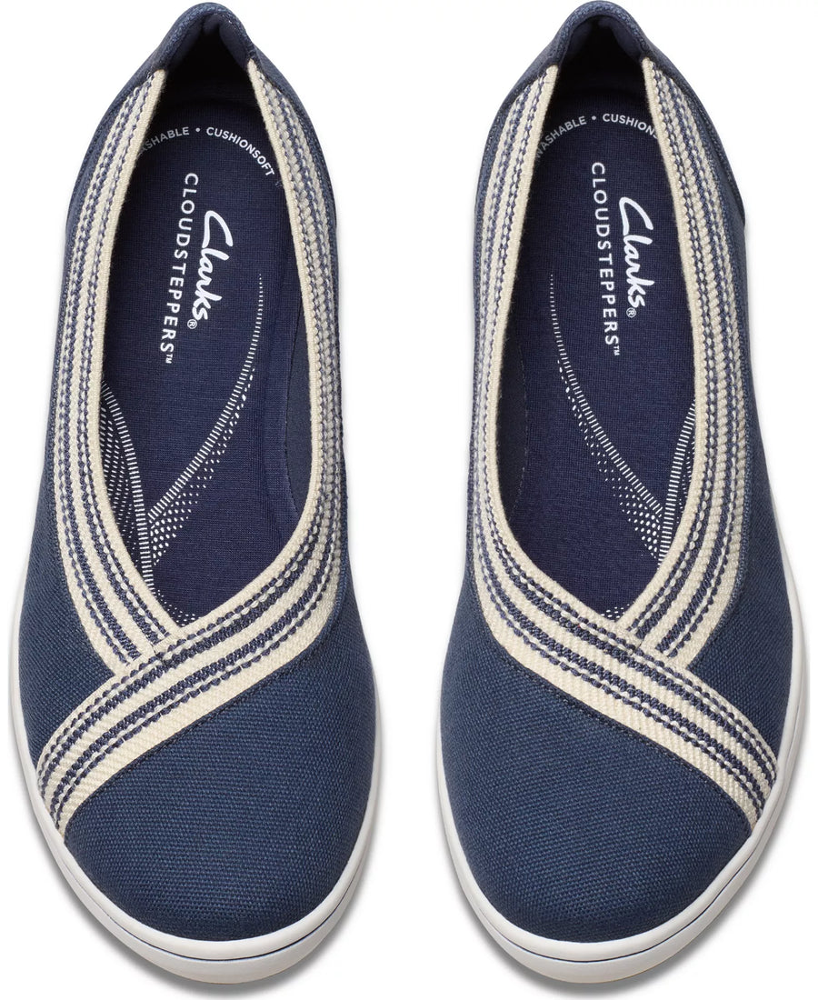 Clarks Women's Cloud Steppers Breeze Sky Air Closed Toe Shoes