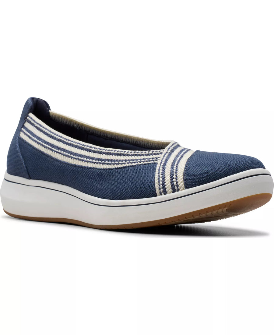 Clarks Women's Cloud Steppers Breeze Sky Air Closed Toe Shoes