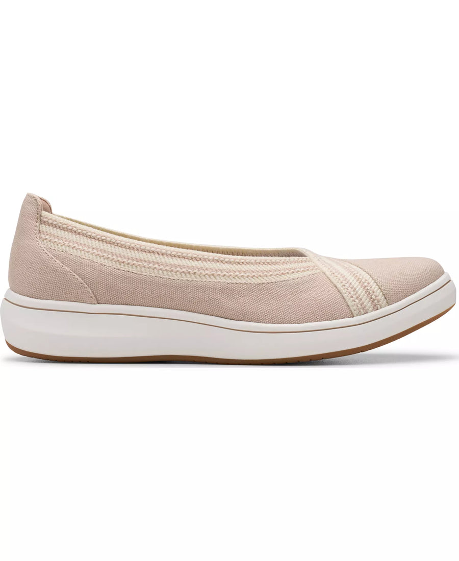 Clarks Women's Cloud Steppers Breeze Sky Air Closed Toe Shoes