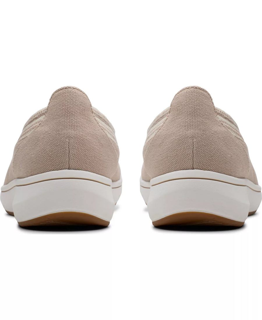 Clarks Women's Cloud Steppers Breeze Sky Air Closed Toe Shoes