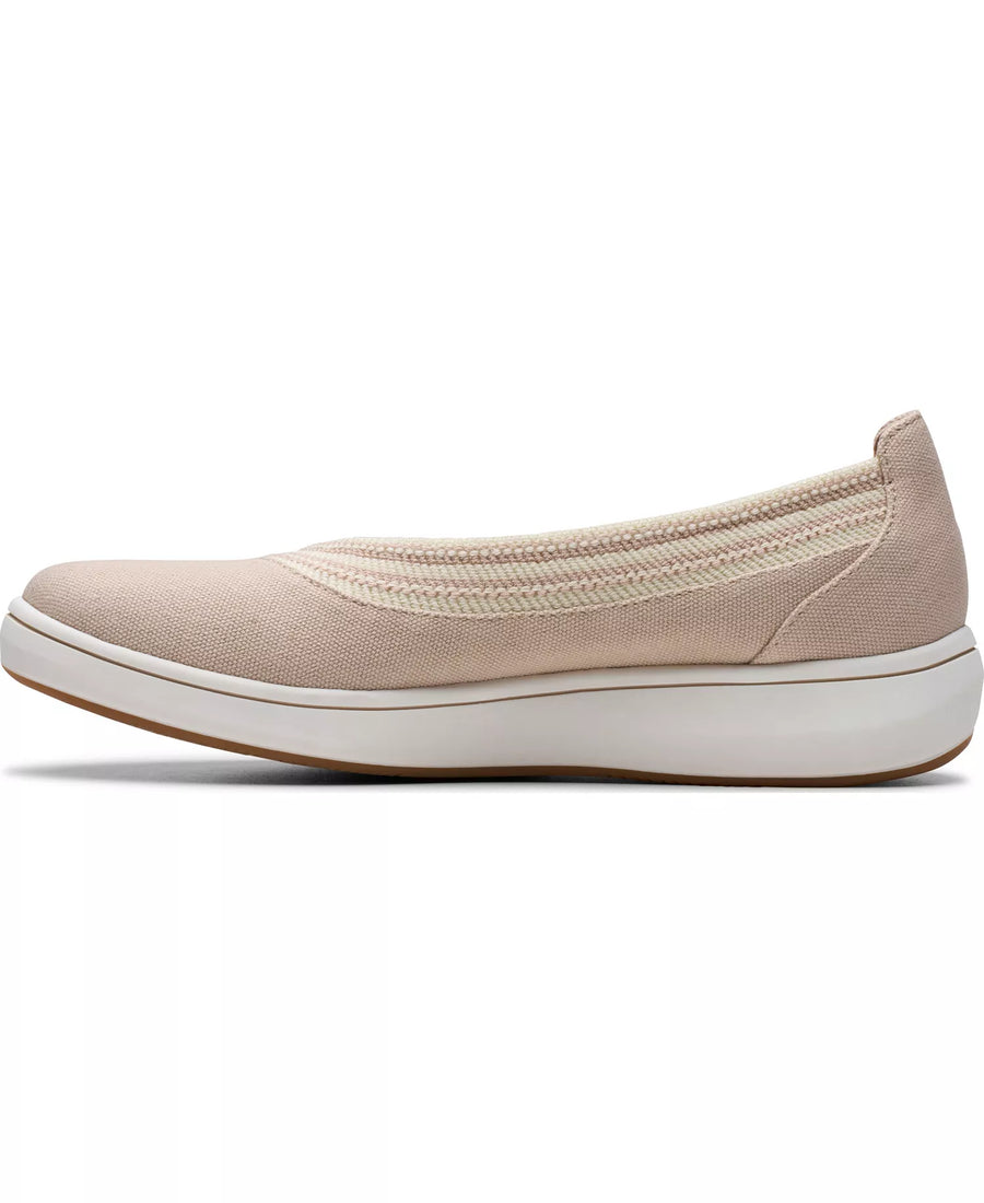 Clarks Women's Cloud Steppers Breeze Sky Air Closed Toe Shoes