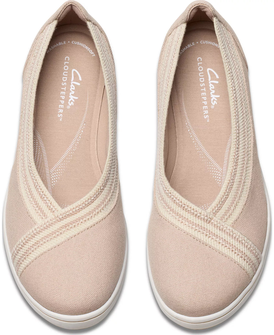 Clarks Women's Cloud Steppers Breeze Sky Air Closed Toe Shoes