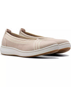 Clarks Women's Cloud Steppers Breeze Sky Air Closed Toe Shoes