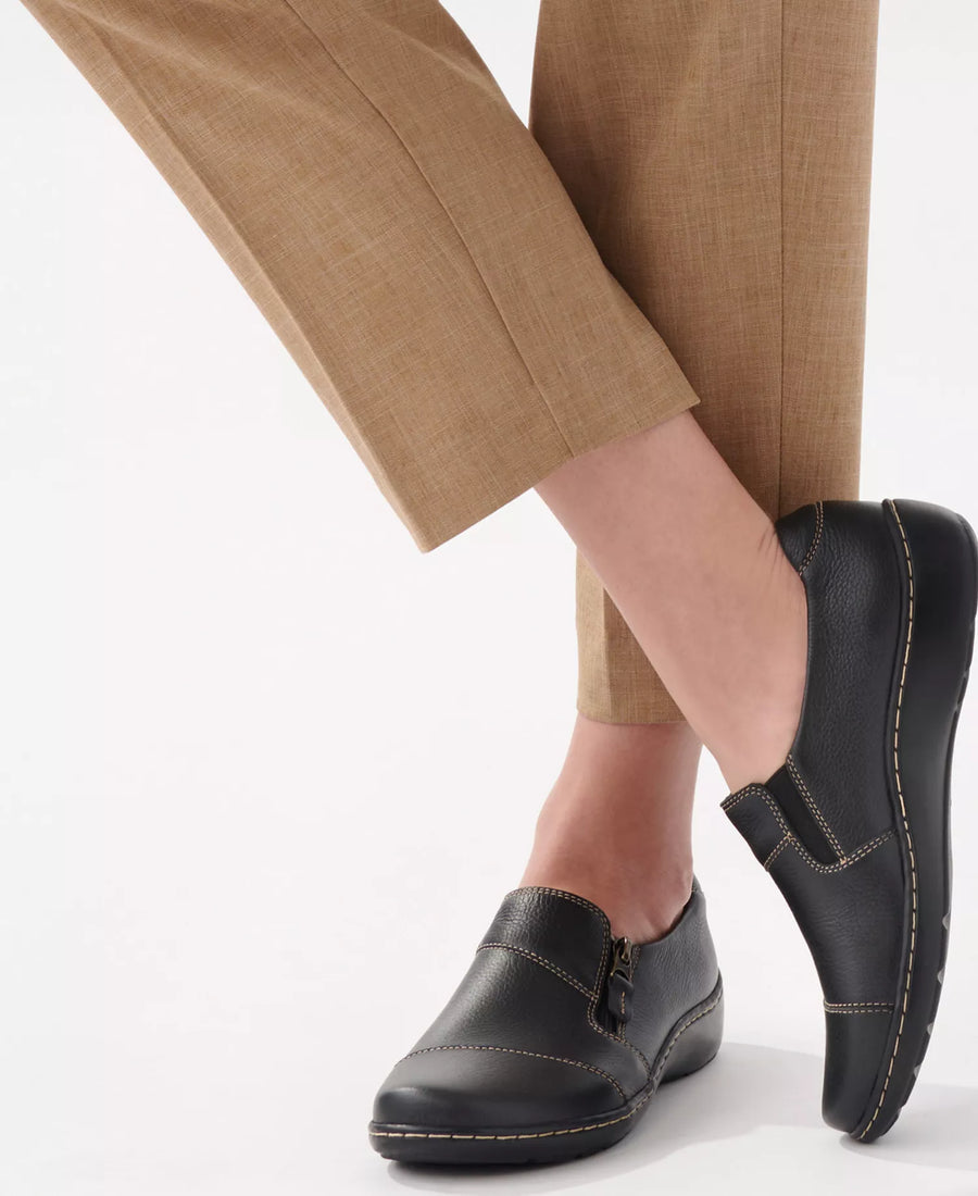 Clarks Women's Cora Harbor Zip Flats