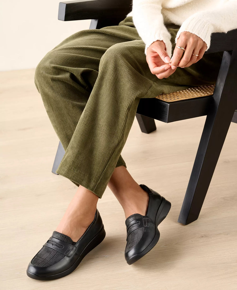 Clarks Women's Collection Ellowyn Penny Shoes