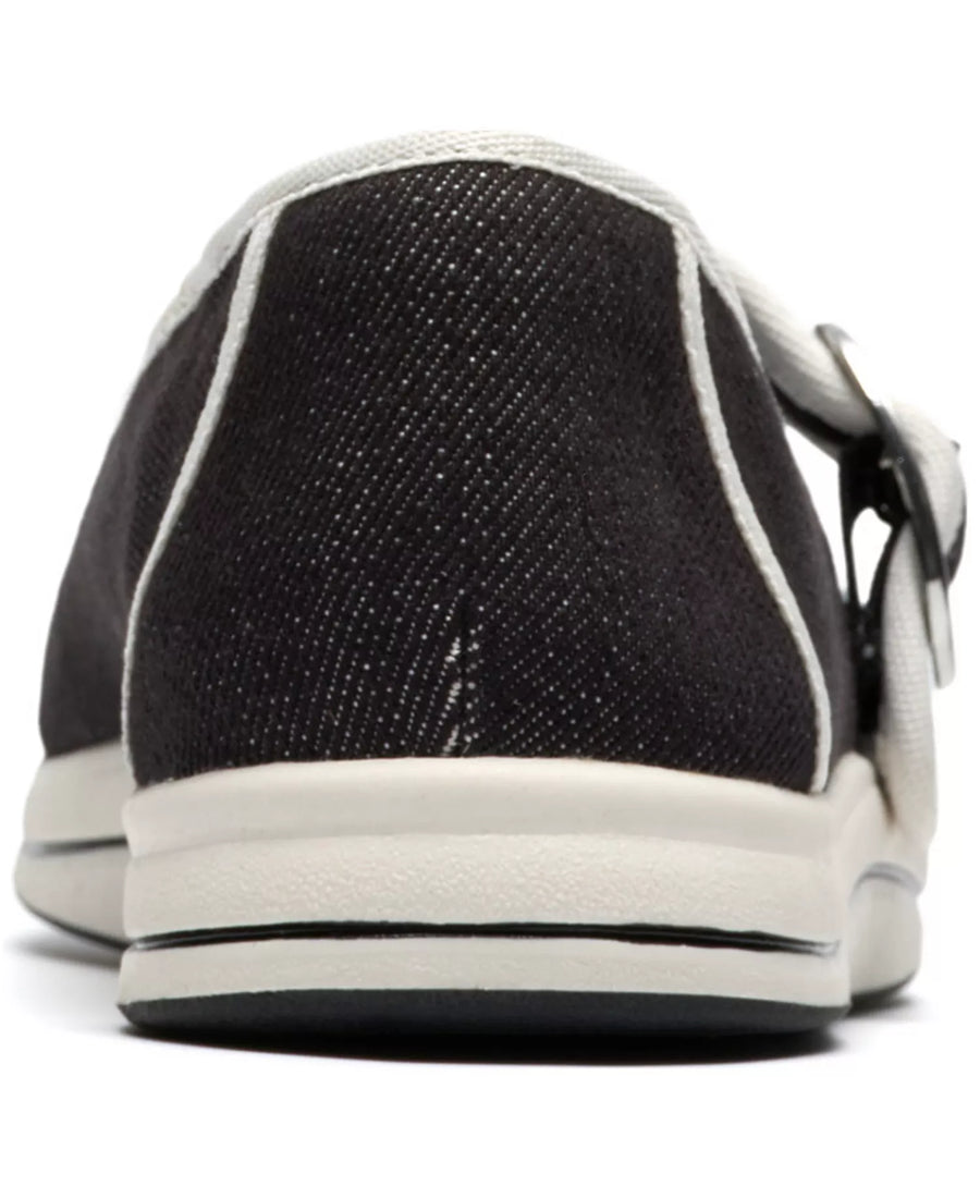 Clarks Women's Breeze Janey Round Toe Flats