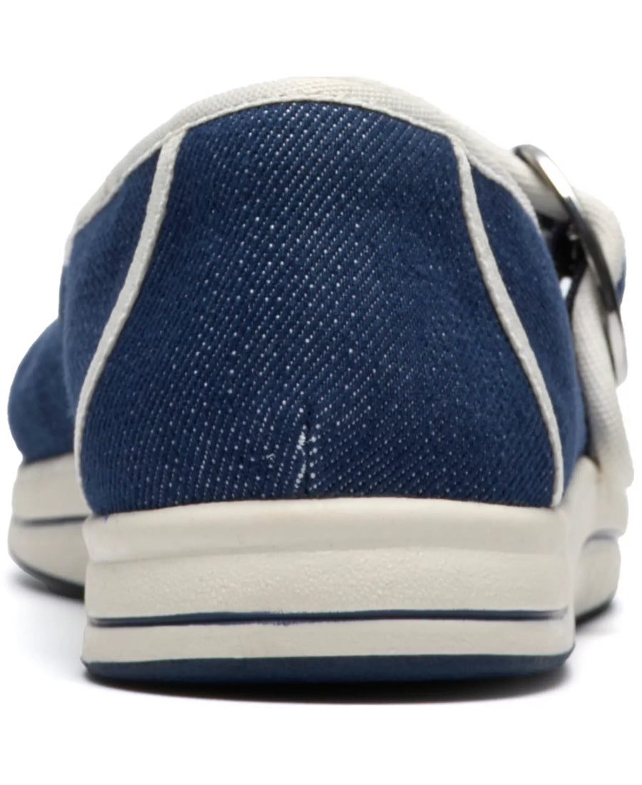 Clarks Women's Breeze Janey Round Toe Flats