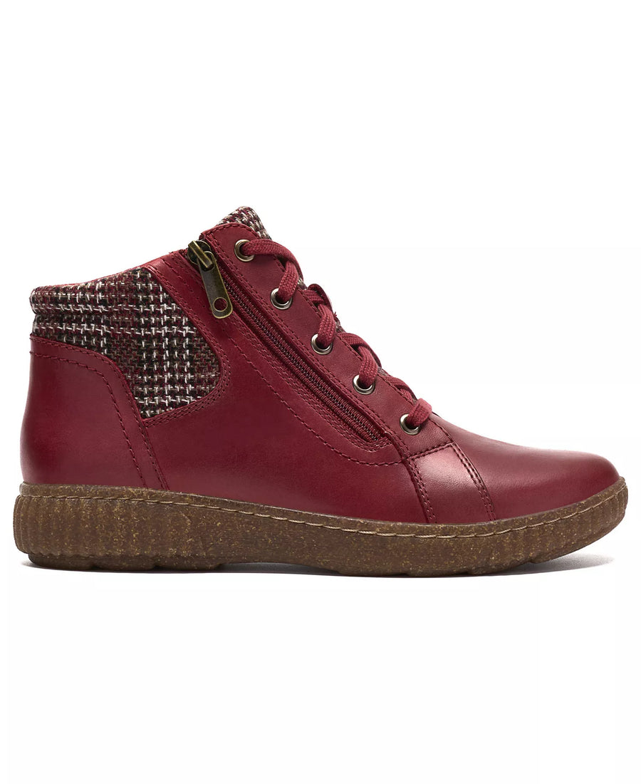 Clarks Women's Caroline Fiana Round Toe Booties
