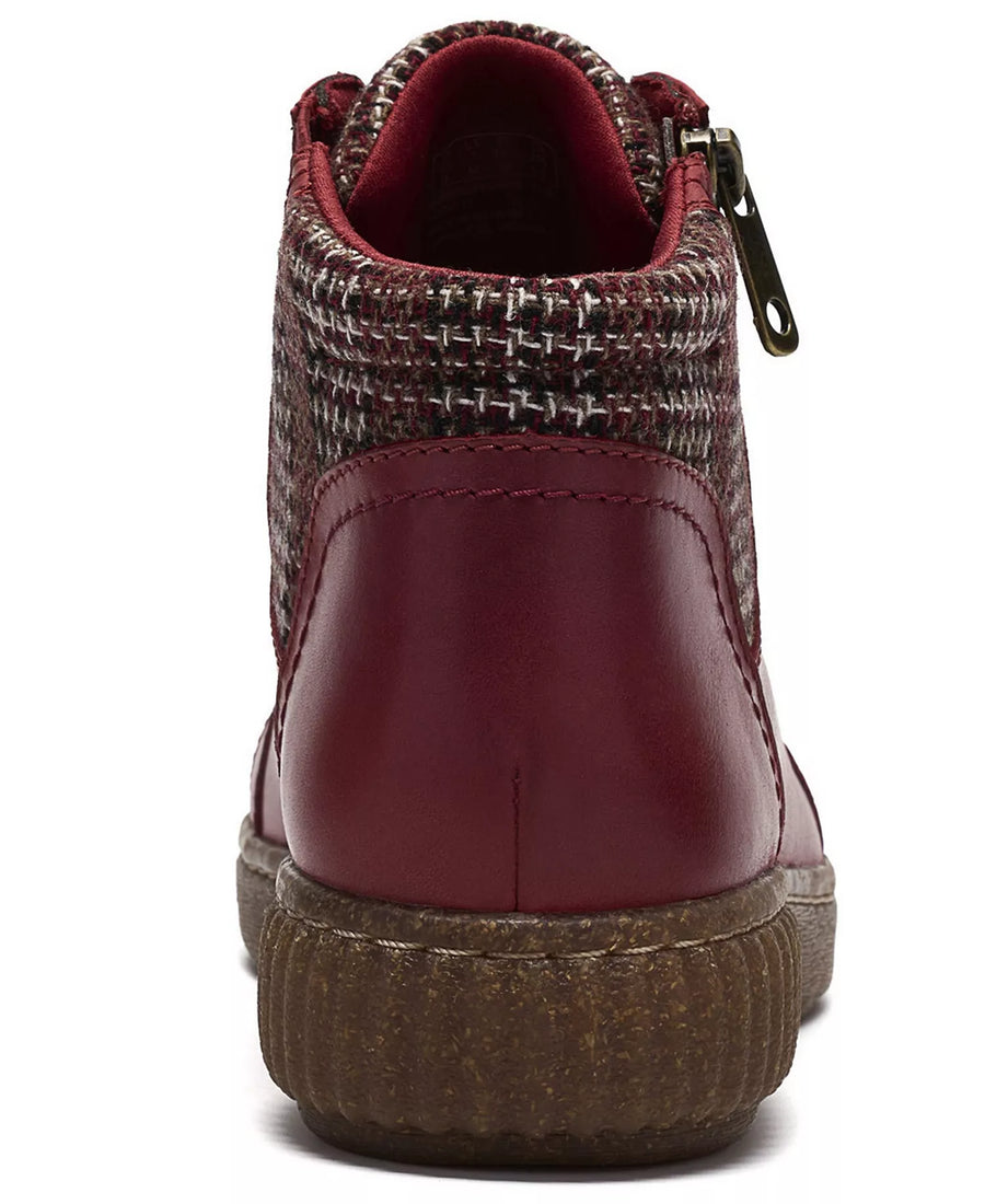 Clarks Women's Caroline Fiana Round Toe Booties