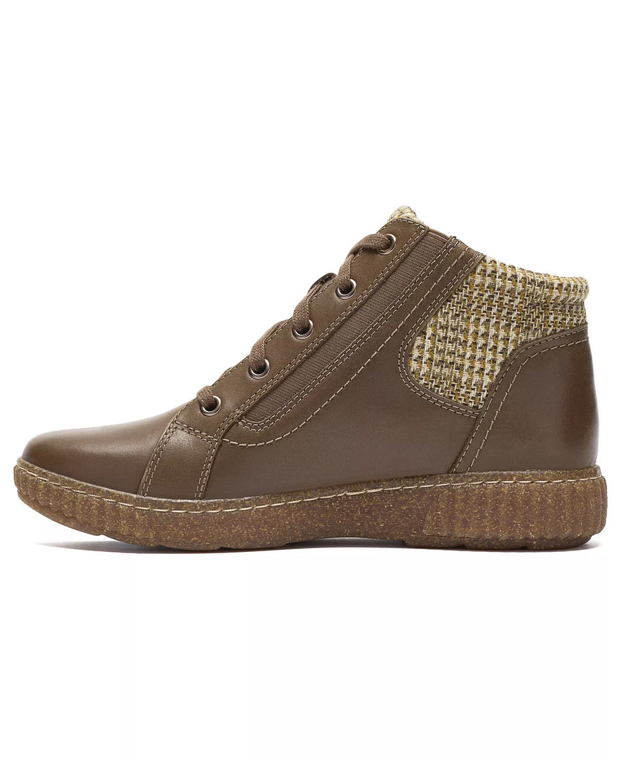 Clarks Women's Caroline Fiana Round Toe Booties
