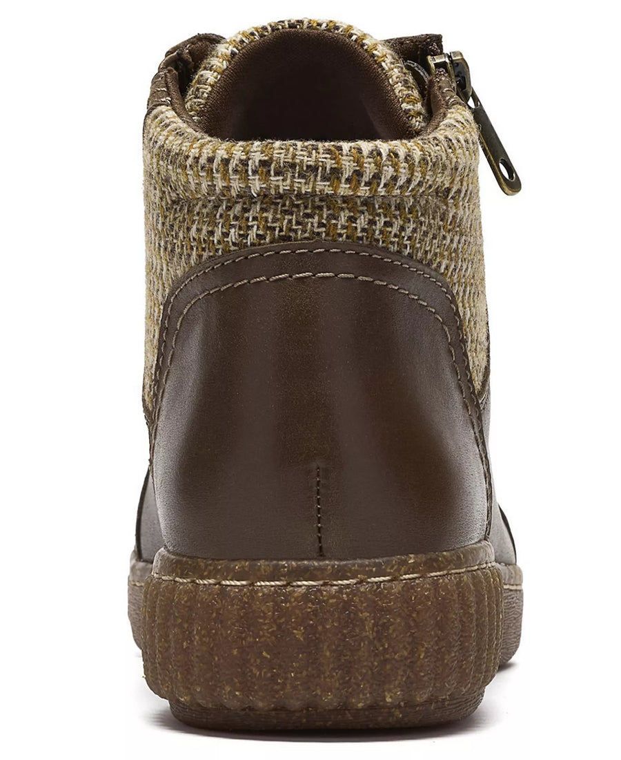 Clarks Women's Caroline Fiana Round Toe Booties