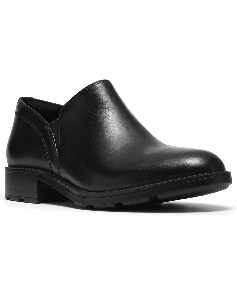 Clarks Women's Adalynn Bay Leather Round Toe Lug-Sole Shooties