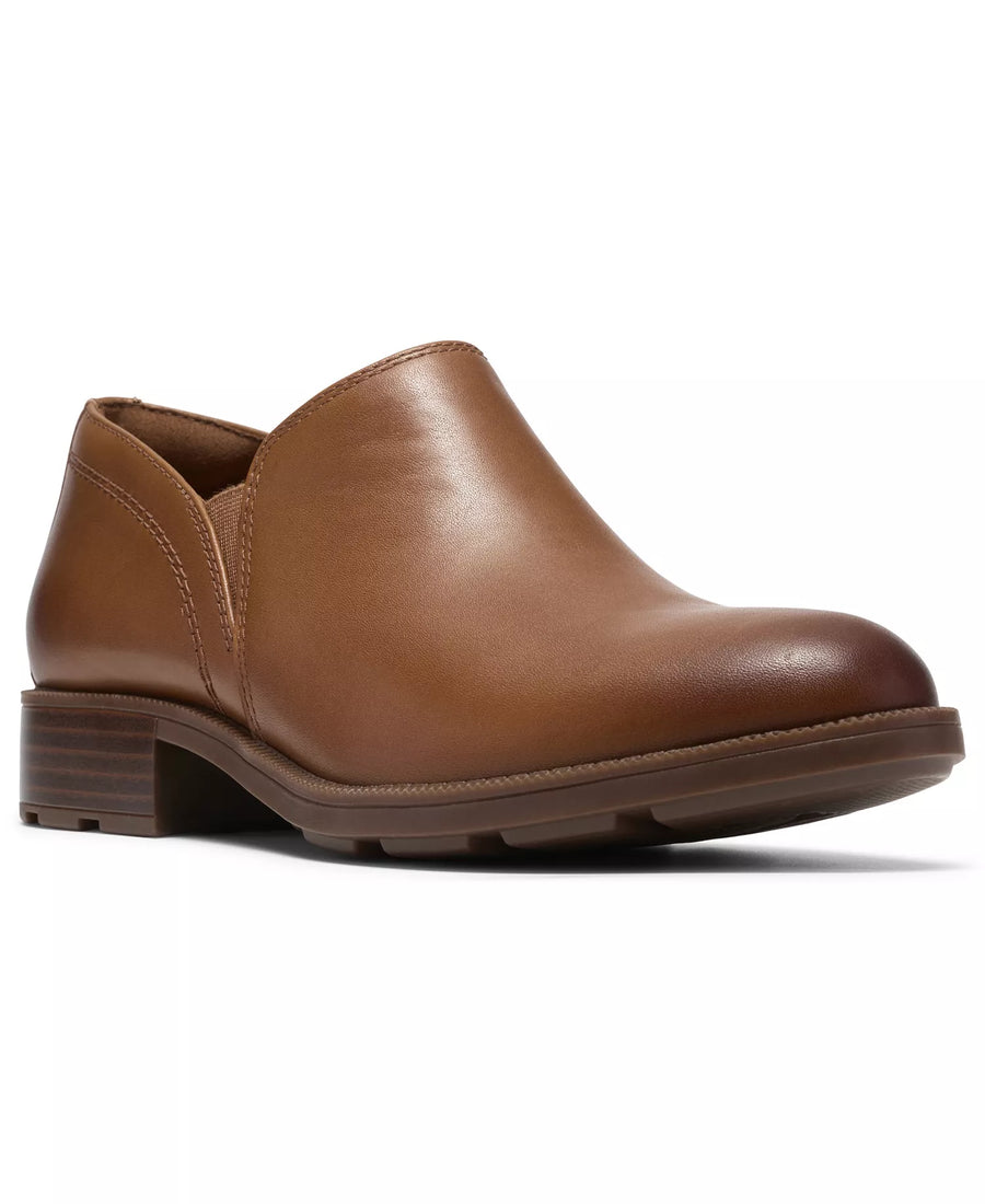 Clarks Women's Adalynn Bay Leather Round Toe Lug-Sole Shooties