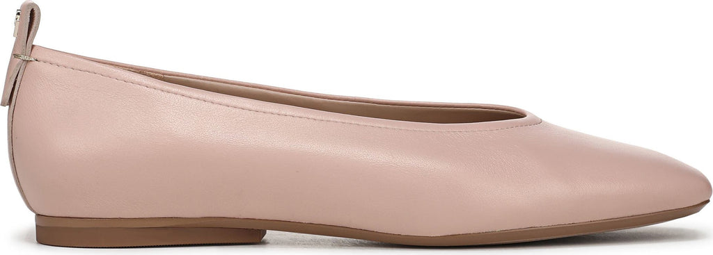27 Edit Naturalizer Carla Flat - Women's