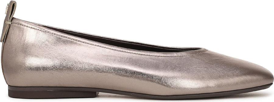 27 Edit Naturalizer Carla Flat - Women's