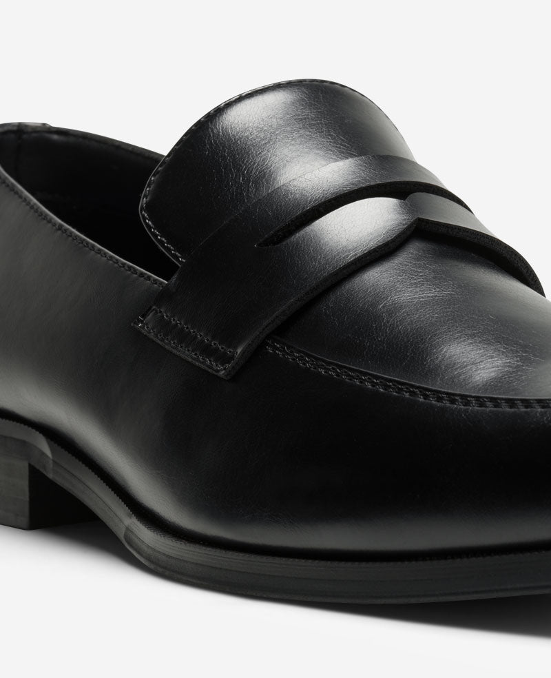 Kenneth Cole Reaction - Moore Penny Loafers Black