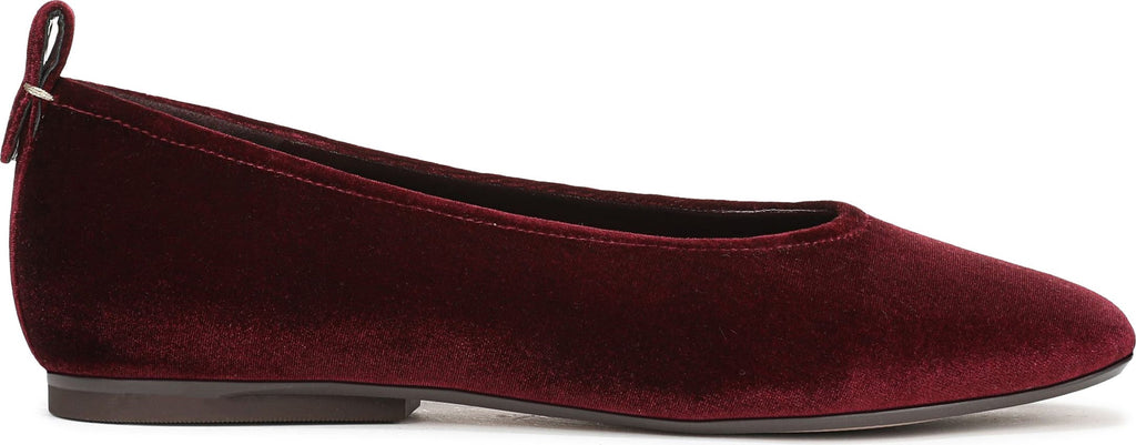 27 Edit Naturalizer Carla Flat - Women's