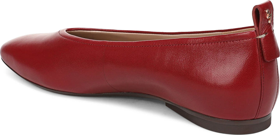 27 Edit Naturalizer Carla Flat - Women's