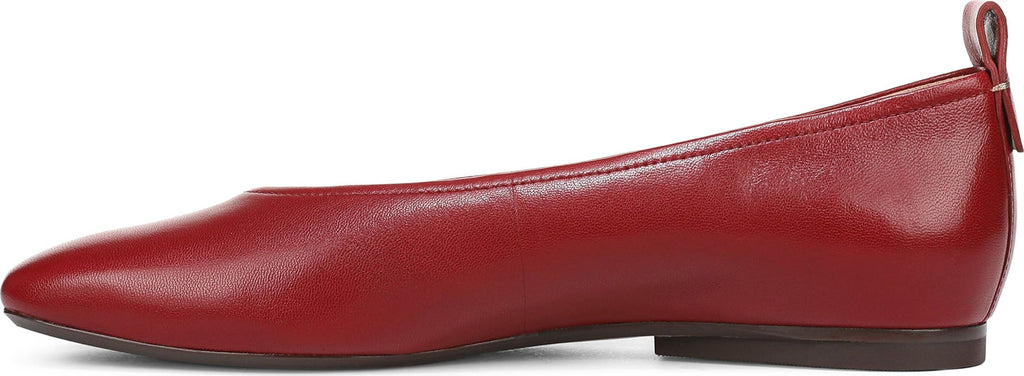 27 Edit Naturalizer Carla Flat - Women's