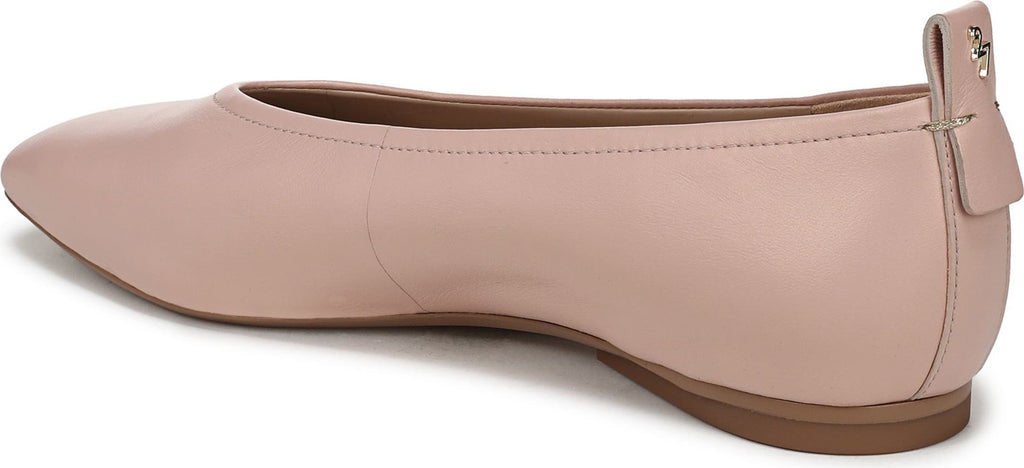 27 Edit Naturalizer Carla Flat - Women's