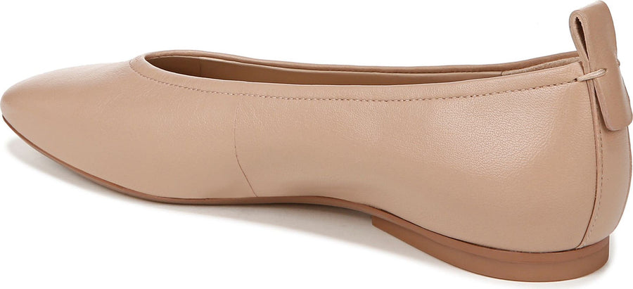 27 Edit Naturalizer Carla Flat - Women's