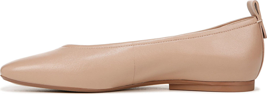 27 Edit Naturalizer Carla Flat - Women's