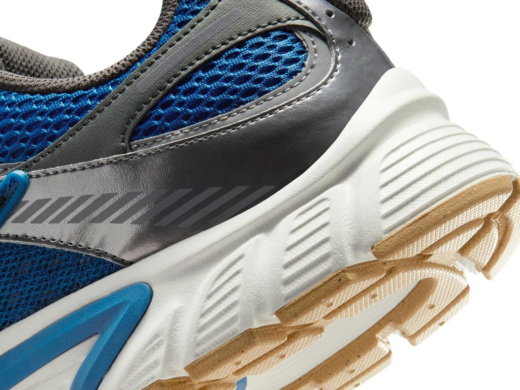 Nike V5 RNR Sneaker - Men's