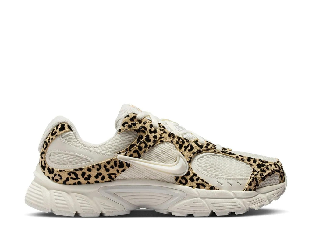 Nike V5 RNR Sneaker - Women's