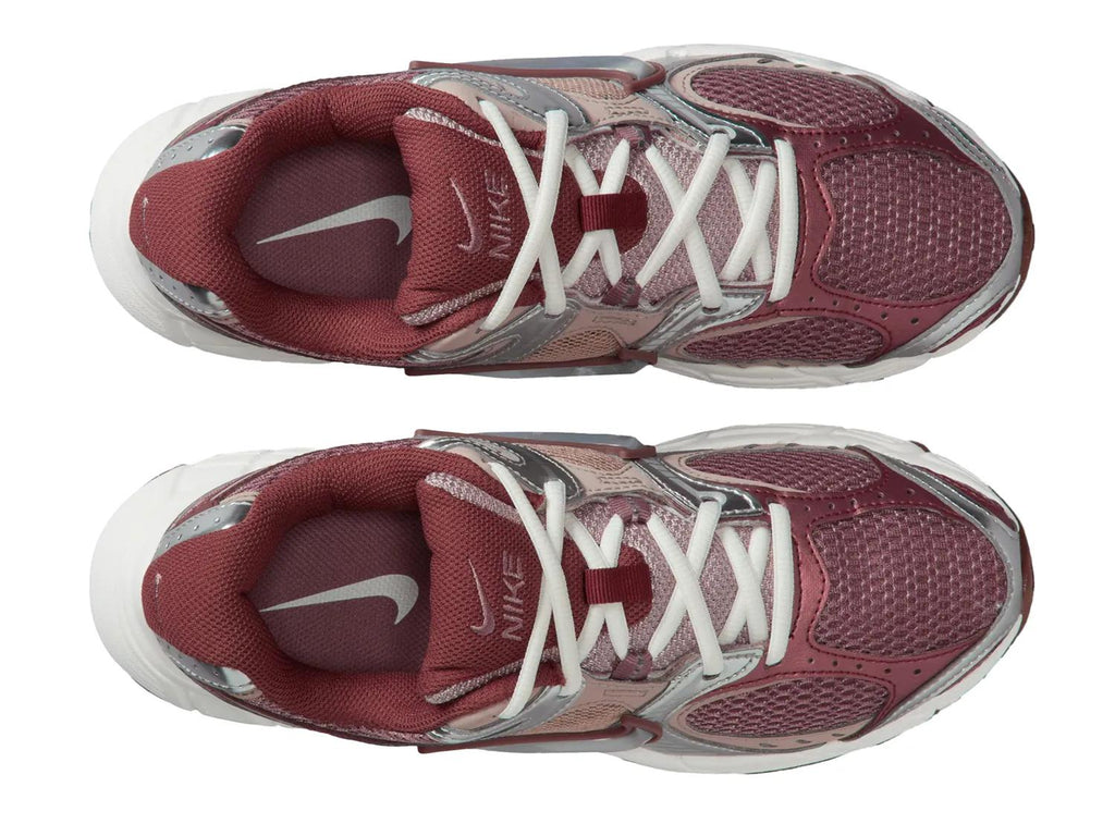 Nike V5 RNR Sneaker - Women's