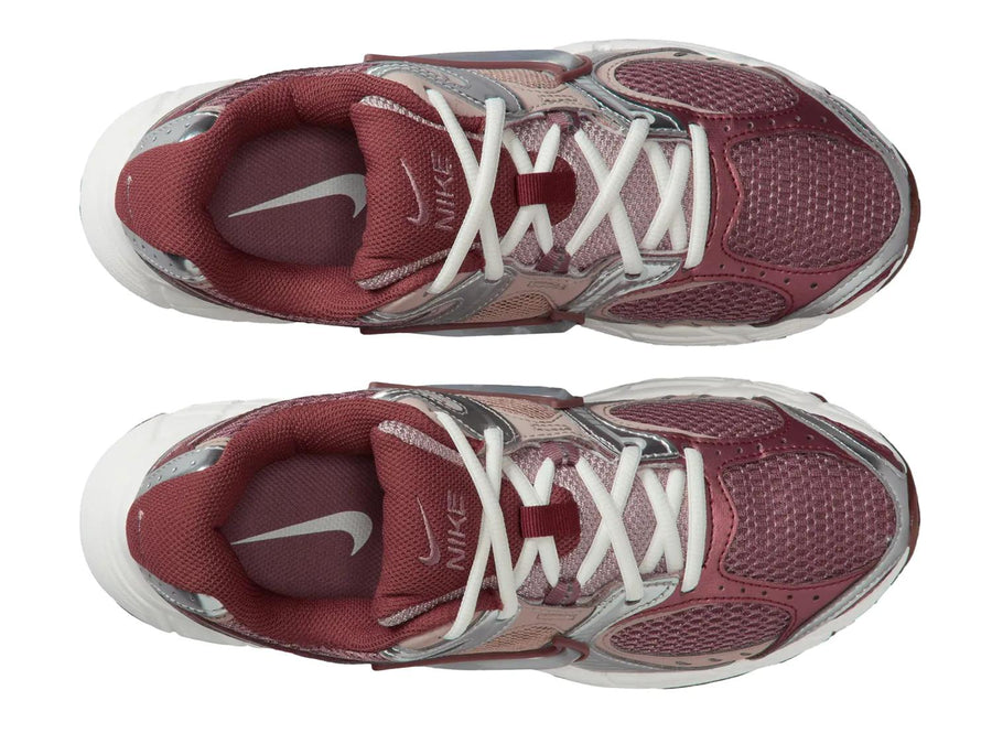 Nike V5 RNR Sneaker - Women's