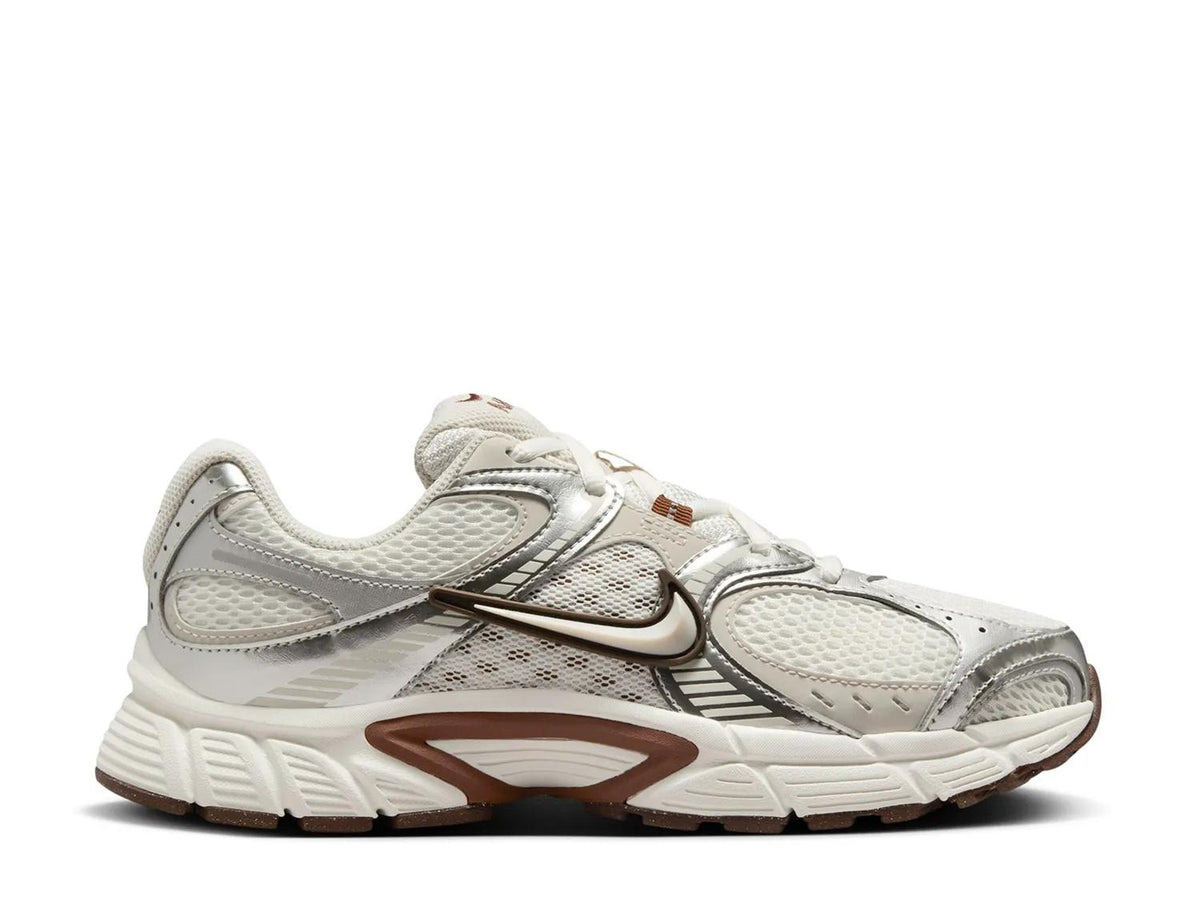 Nike V5 RNR Sneaker - Women's