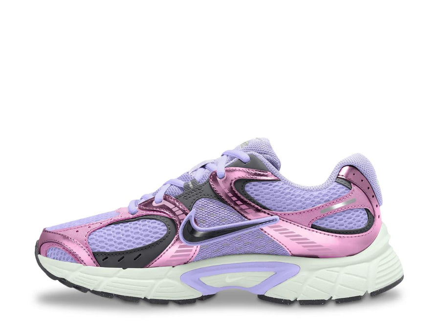 Nike V5 RNR Sneaker - Women's