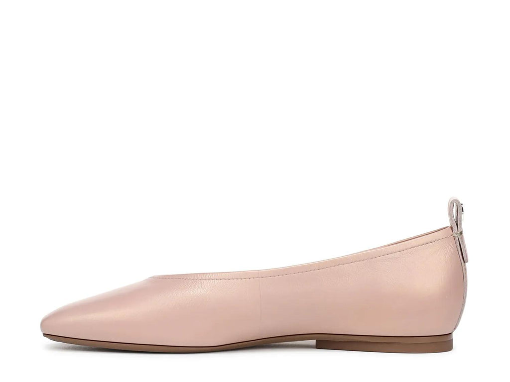 27 Edit Naturalizer Carla Flat