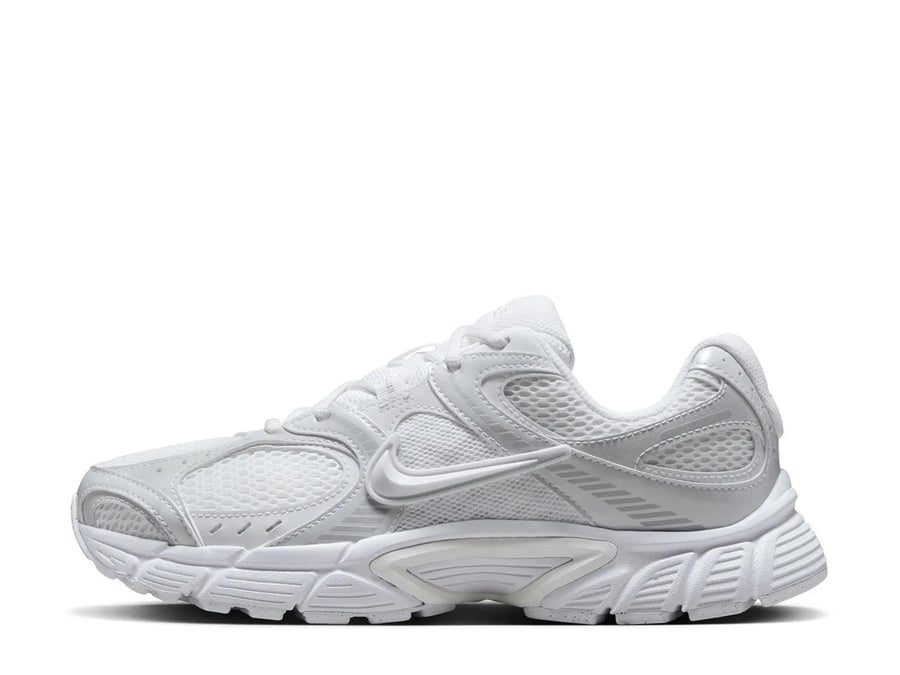 Nike V5 RNR Sneaker - Women's