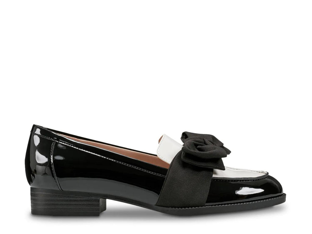 Bandolino Lindio Loafer