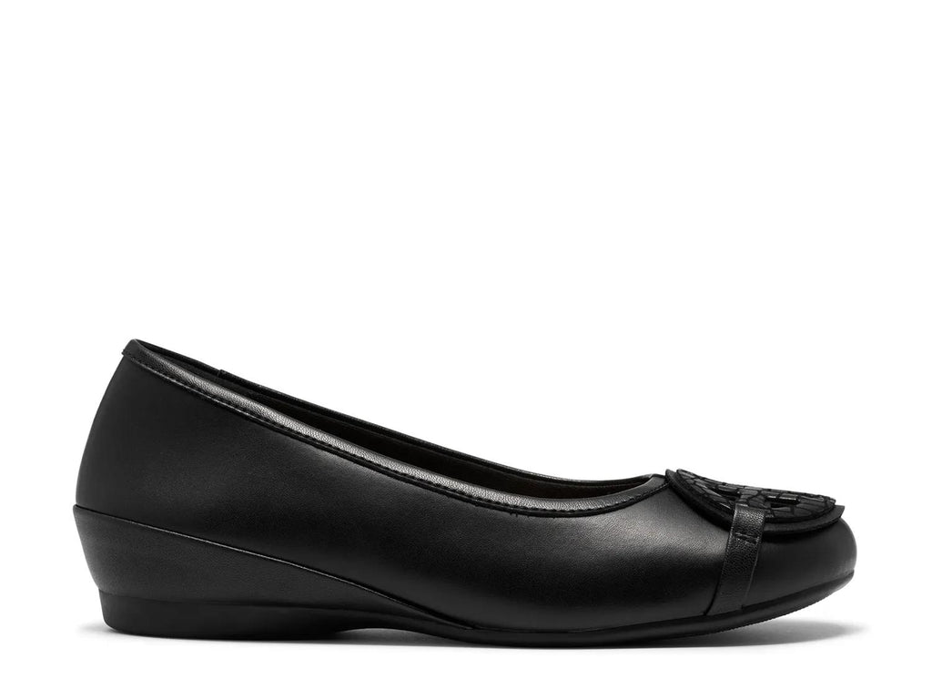 Clarks Cathrynn Luna Flat