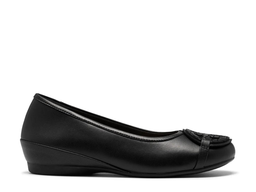 Clarks Cathrynn Luna Flat