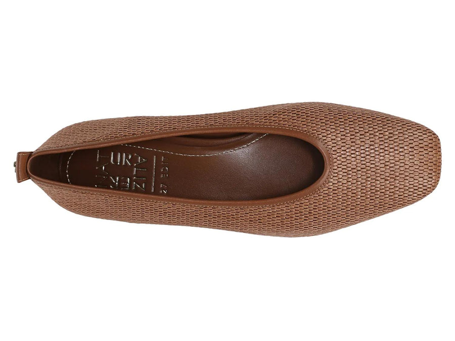 27 Edit Naturalizer Carla Flat