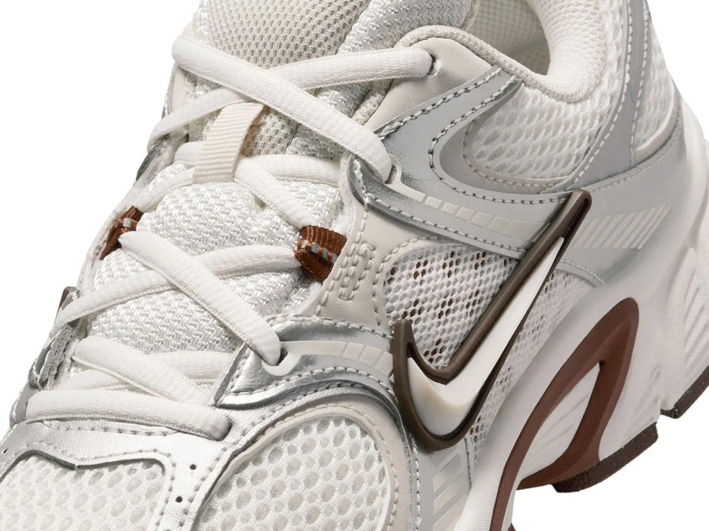 Nike V5 RNR Sneaker - Women's