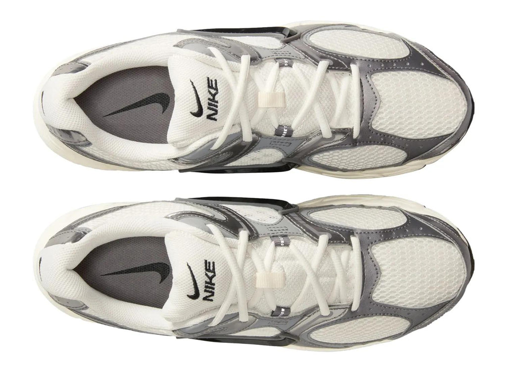 Nike V5 RNR Sneaker - Men's