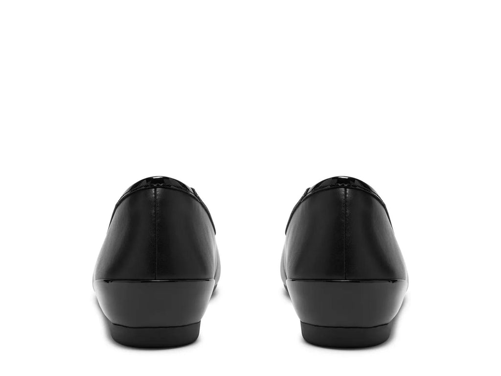 Clarks Cathrynn Luna Flat