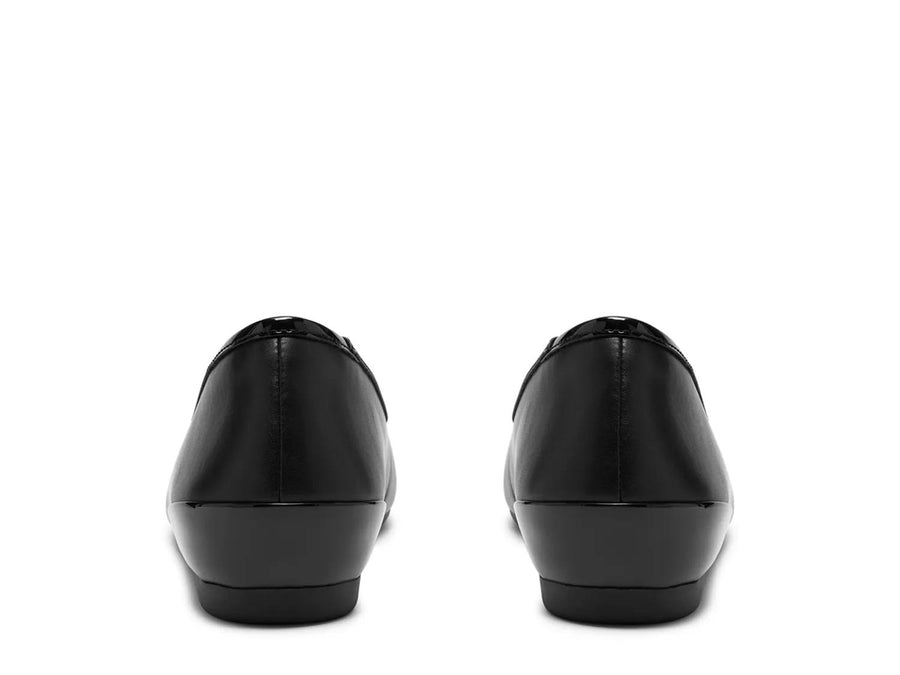 Clarks Cathrynn Luna Flat