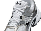 Nike V5 RNR Sneaker - Women's