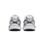 Nike V5 RNR Sneaker - Women's